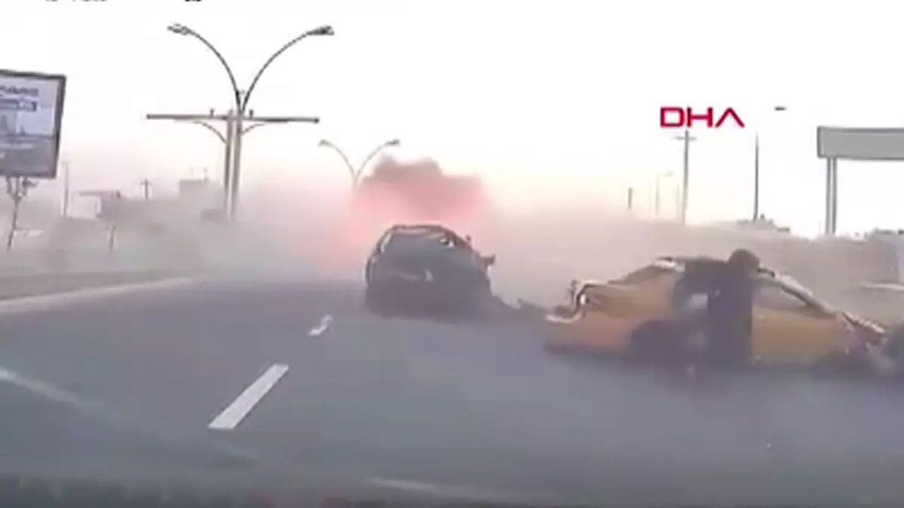 Kerkük'te feci kaza: 6 ölü, 16 yaralı