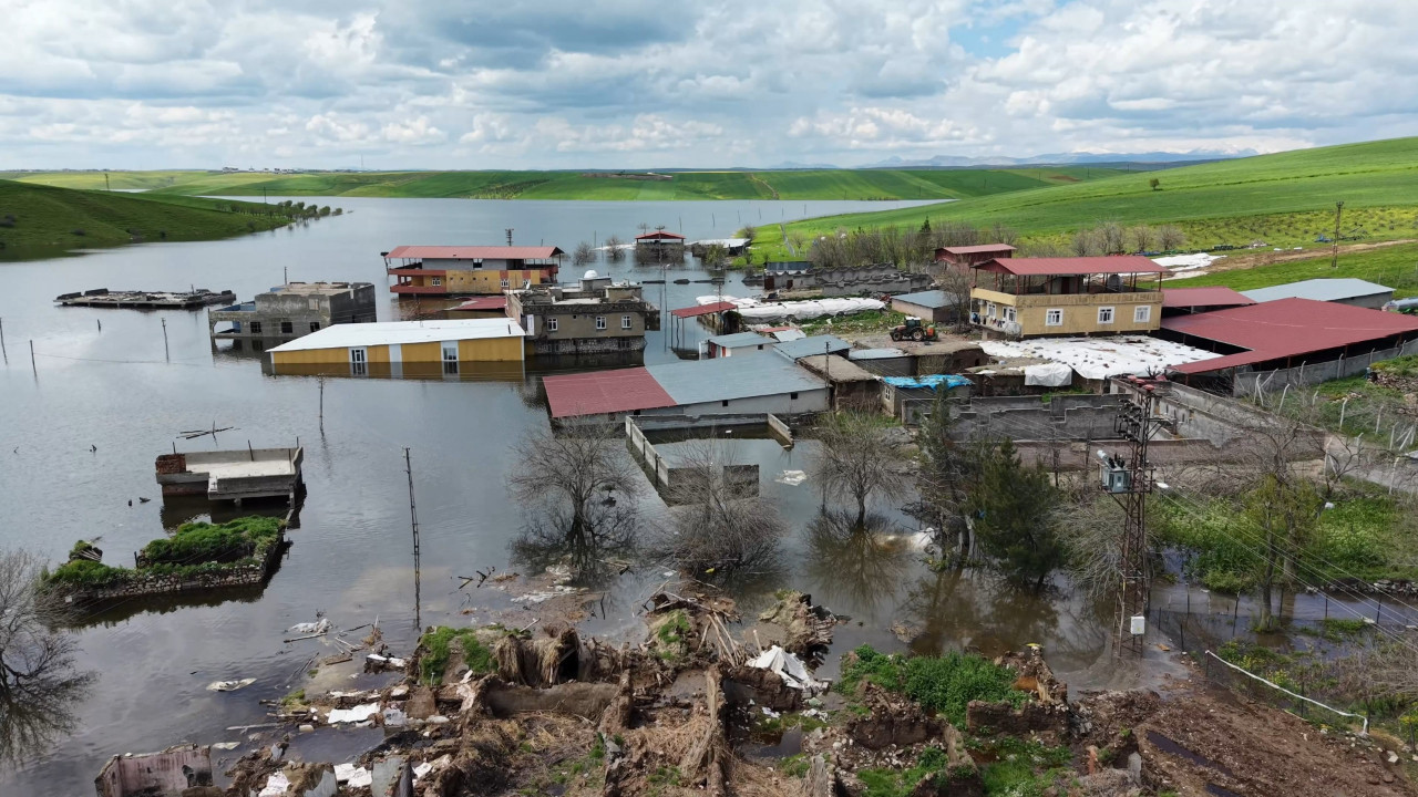 Diyarbakır’da baraj kapakları açıldı: Boşaltılan evler su altında kaldı