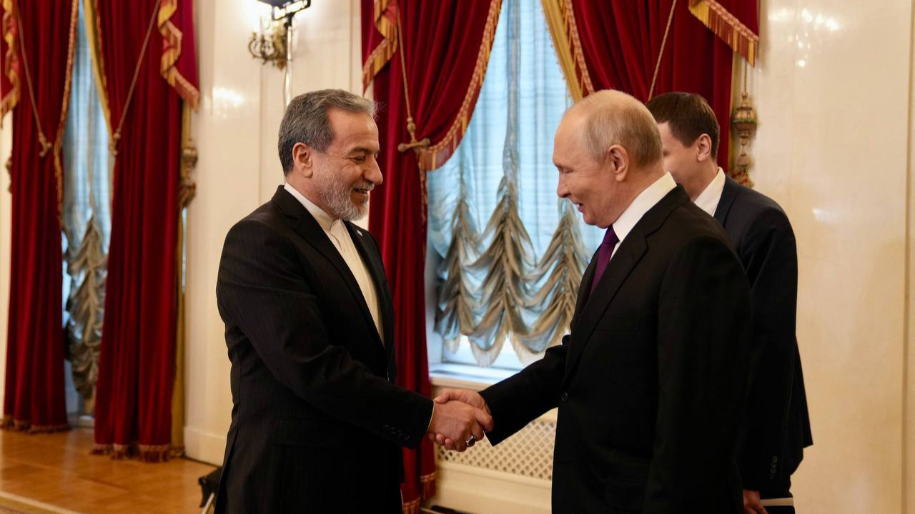 İran Dışişleri Bakanı Erakçi Rusya'da! Mücteba Hamaney'den Putin'e mesaj