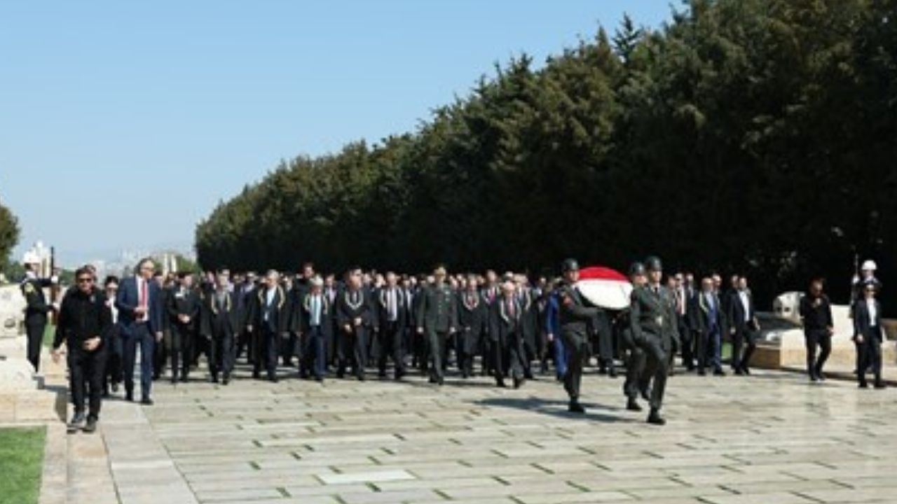 Anayasa Mahkemesi heyetinden Anıtkabir’e ziyaret