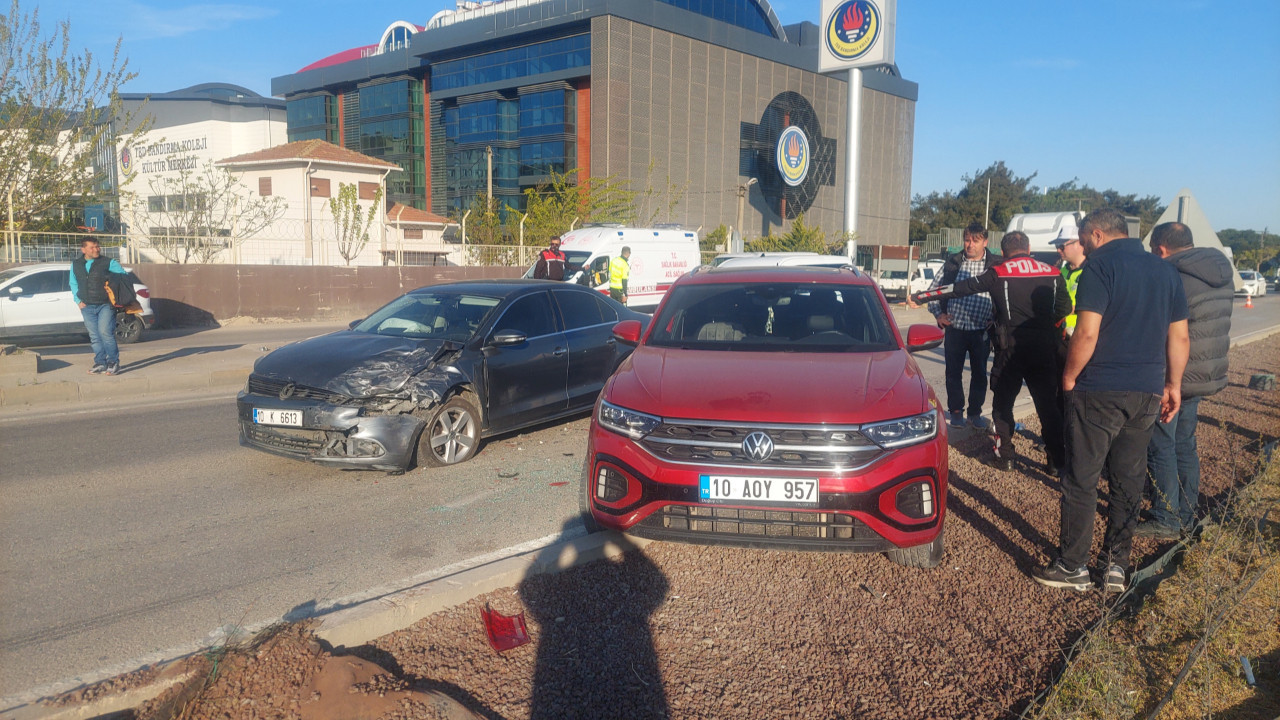 Balıkesir'de zincirleme kaza: 4 yaralı var