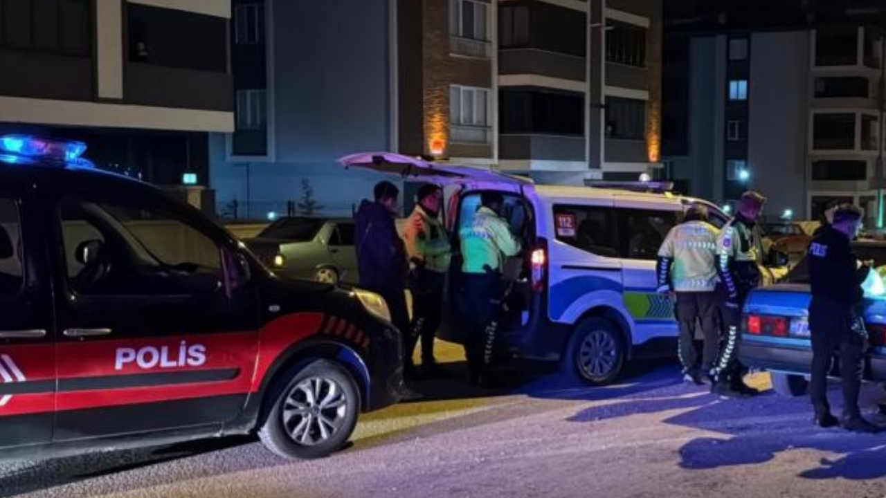 'Dur' ihtarına uymayan ehliyetsiz sürücüye 446 bin lira ceza