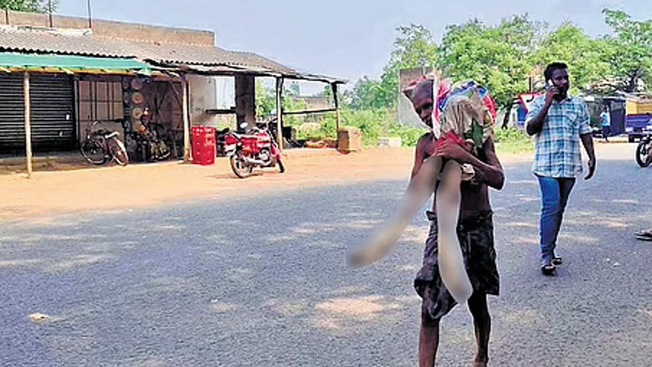 Duyunca inanamayacaksınız! Kardeşini bunun için mezarından çıkardı