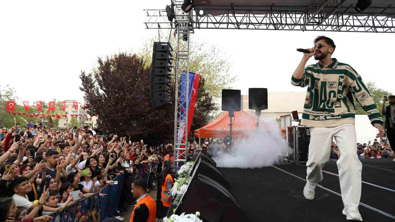 Küfürlü şarkılara tepki büyüyor! Milli bilinç böyle yaratılmaz