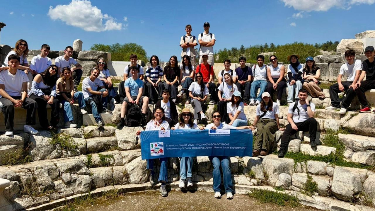 Yabancı öğretmen ve öğrenciler Stratonikeia'yı gezdi