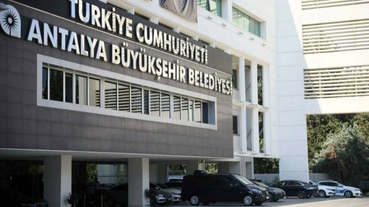 Antalya Büyükşehir Belediyesine bir operasyon daha! 34 kişi hakkında gözaltı kararı
