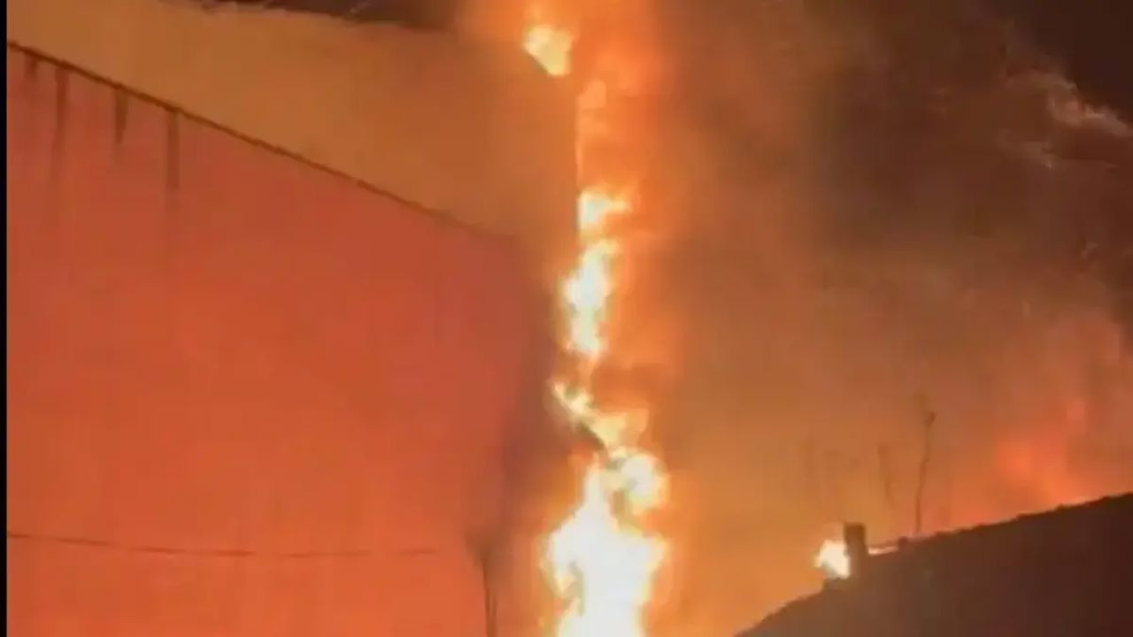 Eskişehir'de hurdalıkta yangın çıktı