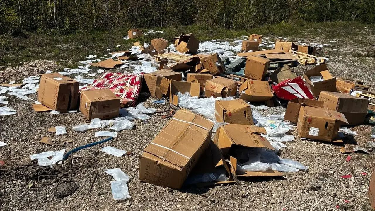 Kastamonu’da serum yüklü kamyonet takla attı