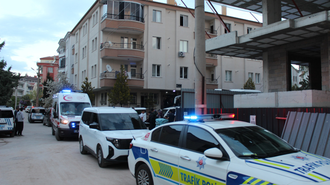 Yemek yaparken elbisesi tutuştu!