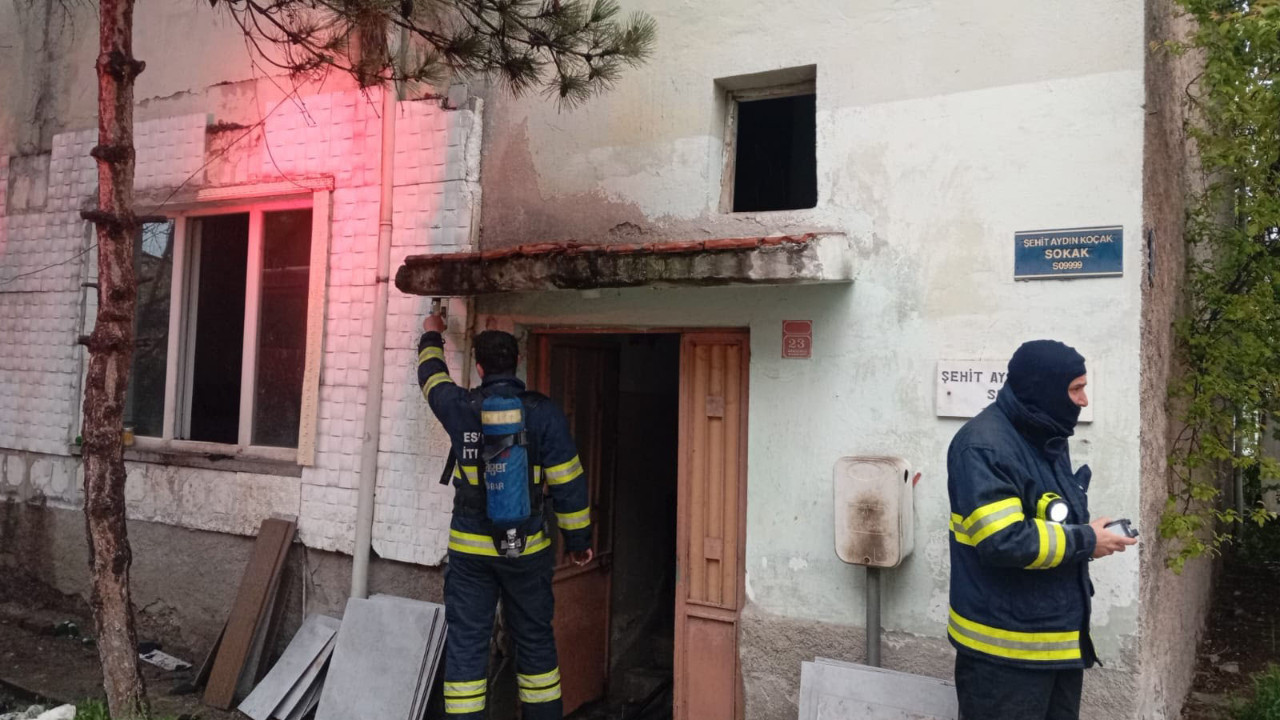 Eskişehir'in Odunpazarı ilçesinde evde yangın çıktı