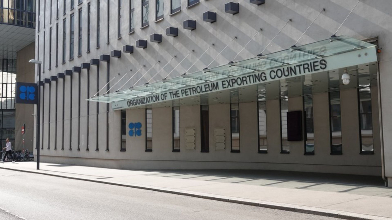OPEC+ üyesi 7 ülkeden kritik karar: Petrol üretimi artışı için tarih verildi