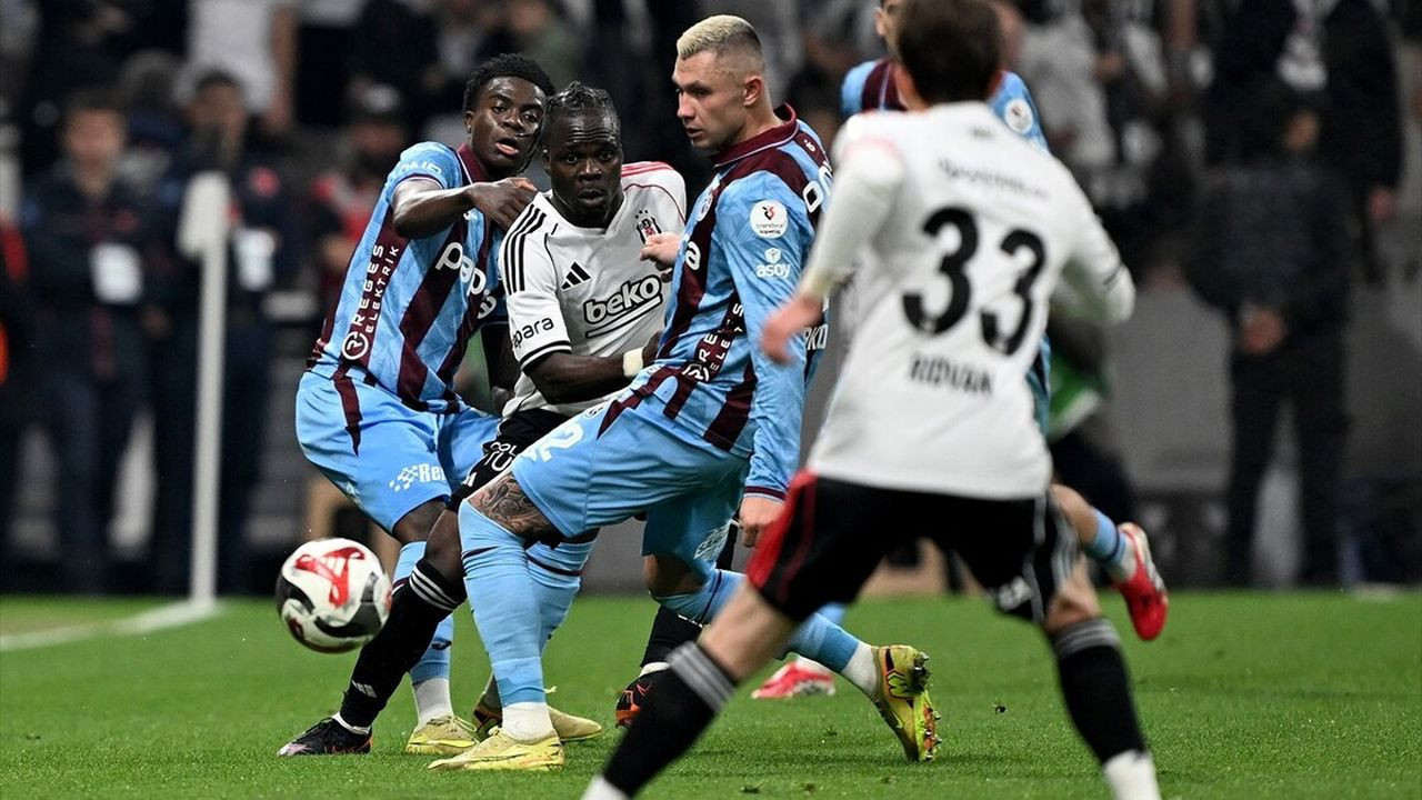 Trabzonspor, Beşiktaş'ı deplasmanda 2-1 mağlup etti