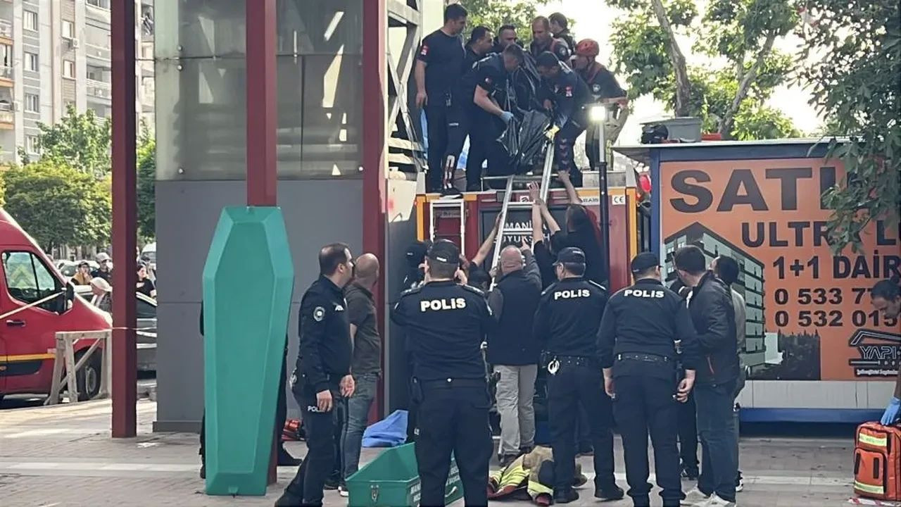 Manisa Yunusemre'de gerçekleşti: Asansöre sıkıştı