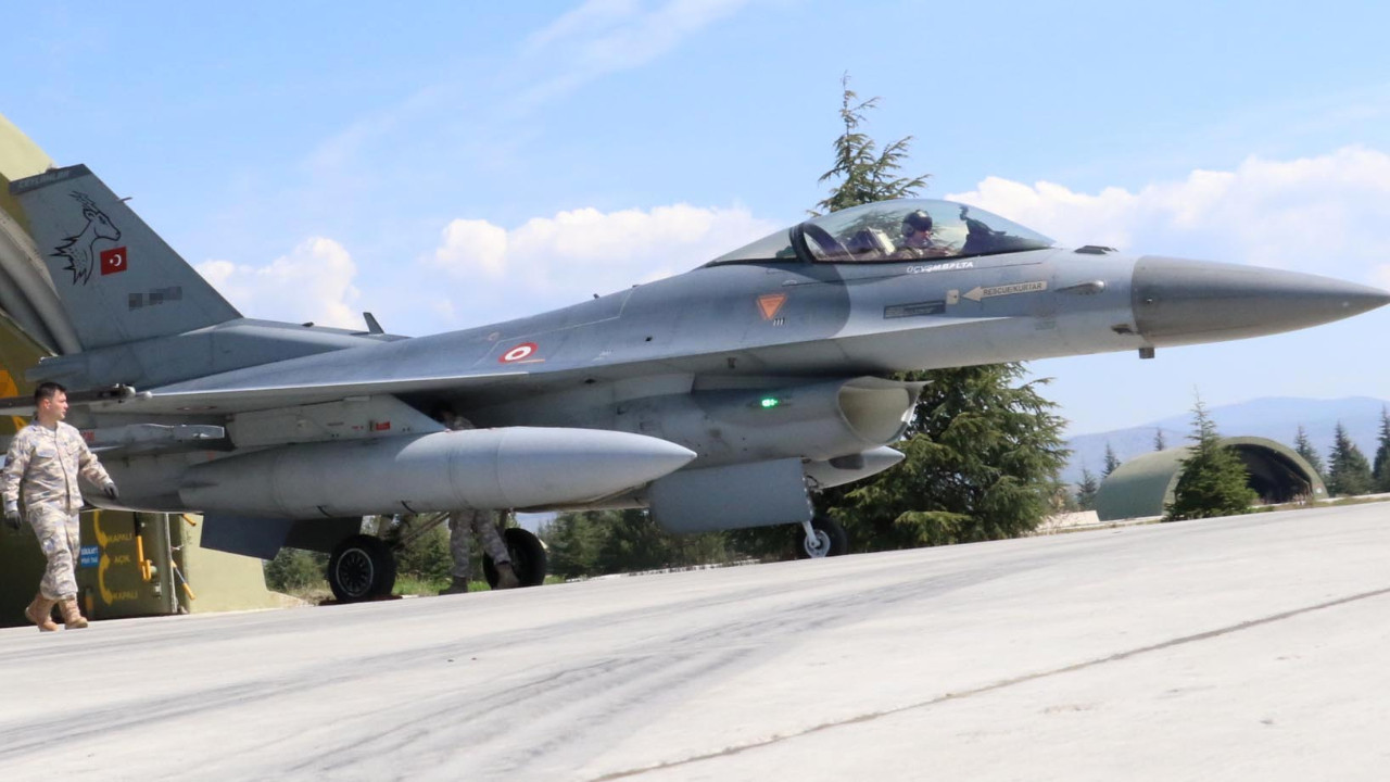 Türk jetleri EFES 2026 tatbikatında hedeflere yöneldi