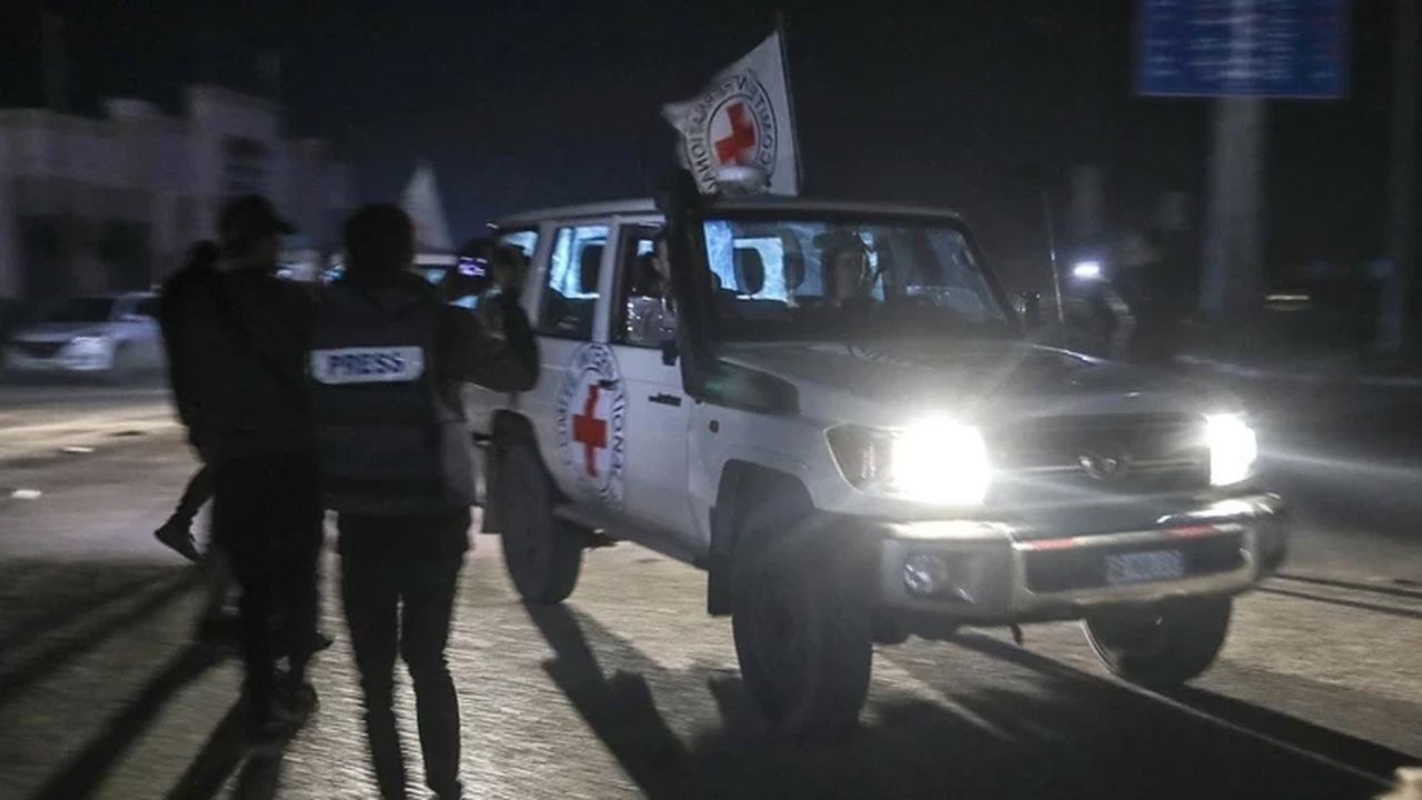 İsrail, Gazze'den alıkoyduğu 13 Filistinli esiri serbest bıraktı