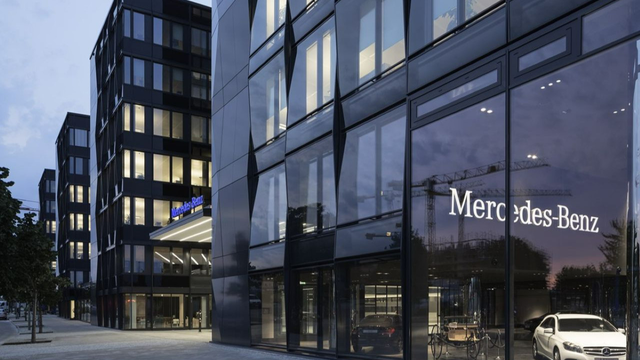 Mercedes-Benz Berlin'deki 7 galerisini Alpha Auto Group'a sattı