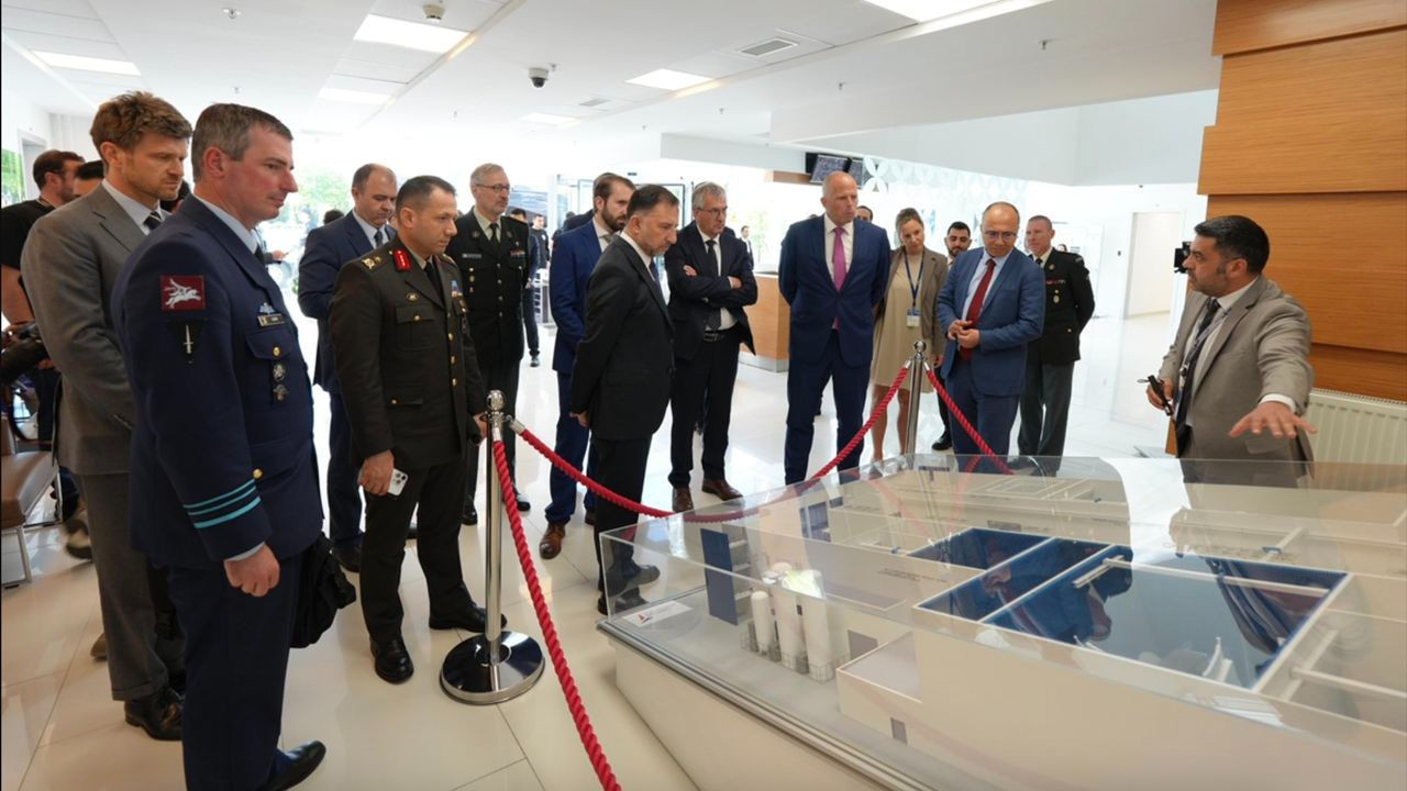 Belçika Savunma Bakanı Francken TUSAŞ'ı ziyaret etti
