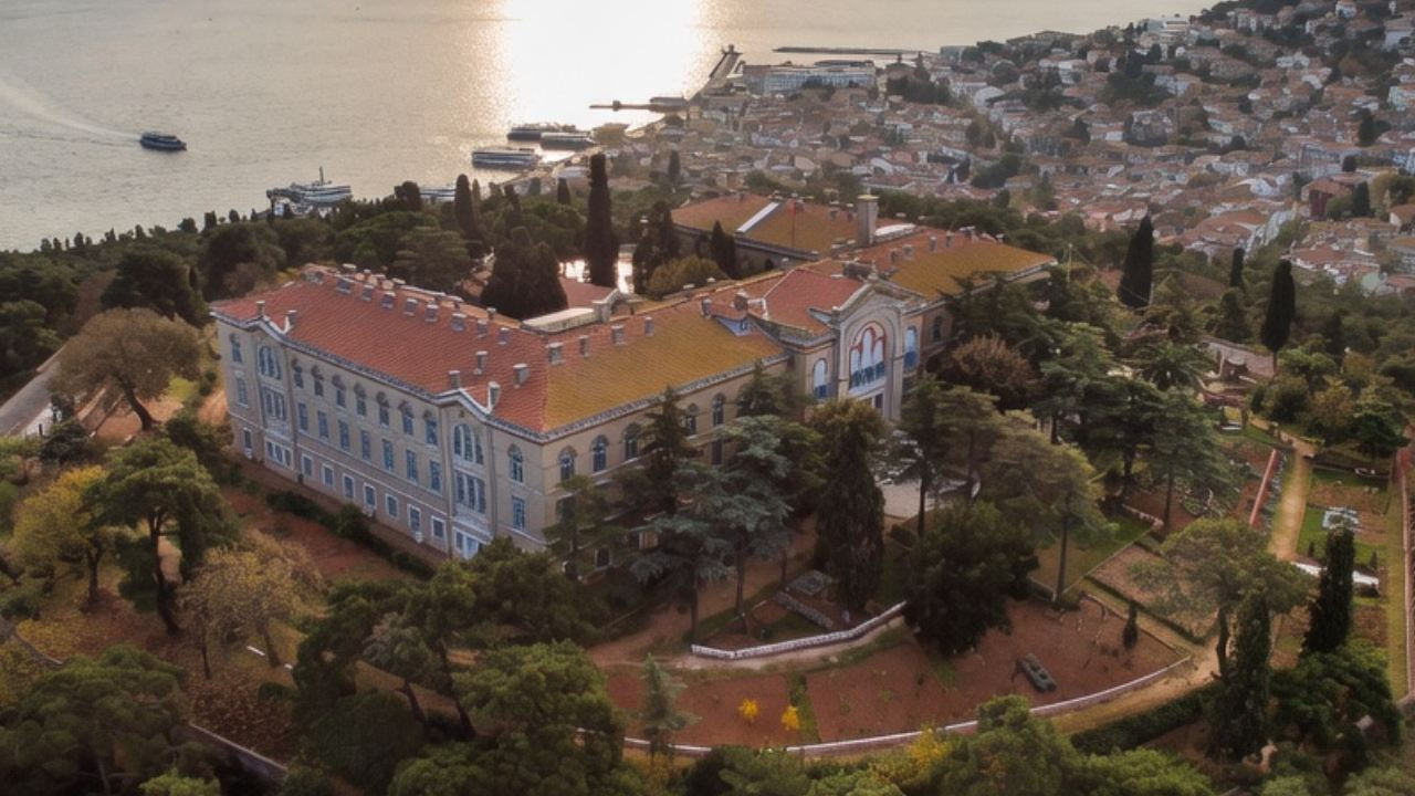 Bir egemenlik meselesi 2: Heybeliada Ruhban Okulu ve Castel Gandolfo