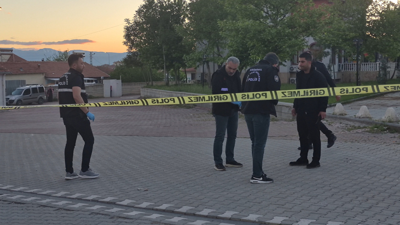Sanal medyada tartışıp parkta kavga ettiler