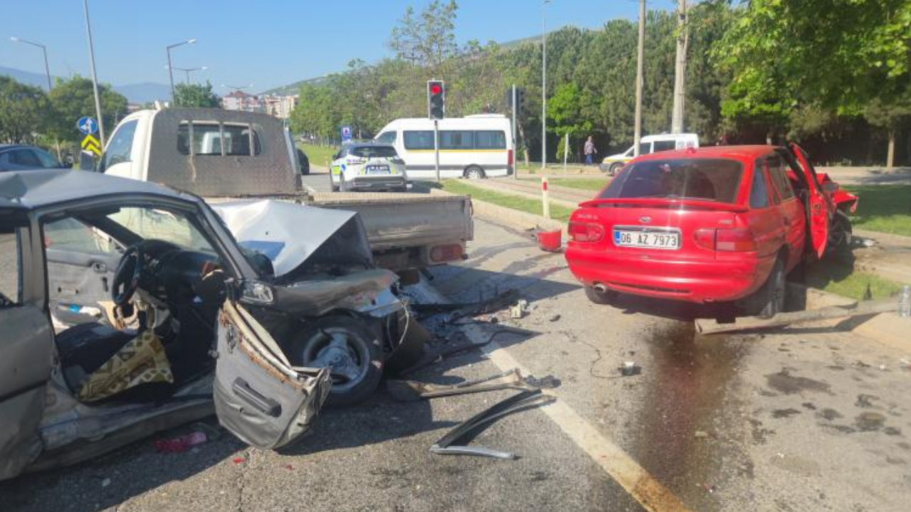 Bursa'da zincirleme kaza: 1 ölü, 4 yaralı