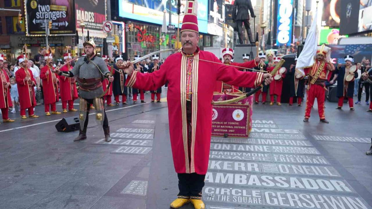 Times Meydanı'nda Türk Günü Yürüyüşü etkinliği düzenlendi! Mehter' gösterisi yapıldı