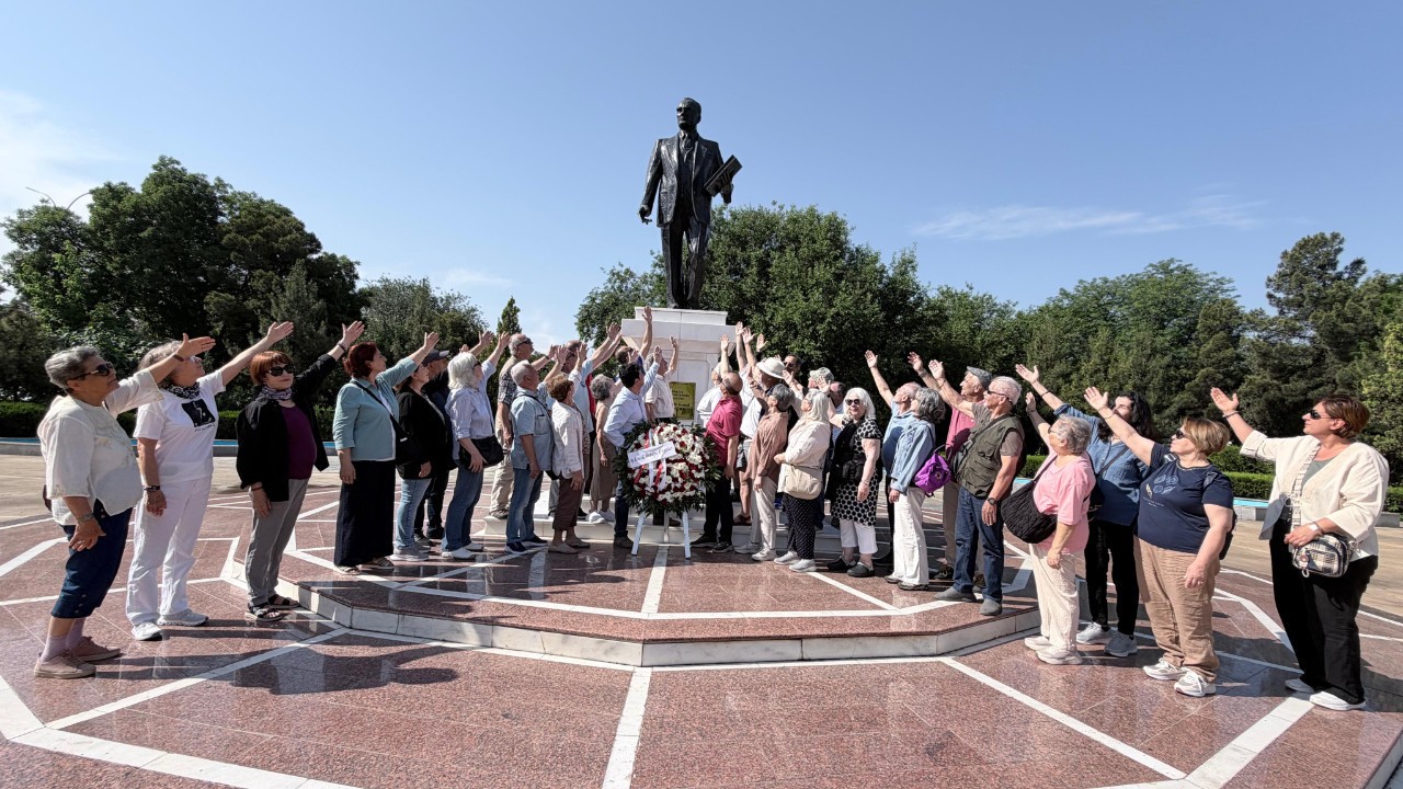 Aydınlık Avrupa okurları Türkmenistan'da ata toprağında: Aşkabat Atatürk Meydanı'nda 19 Mayıs töreni yapıldı