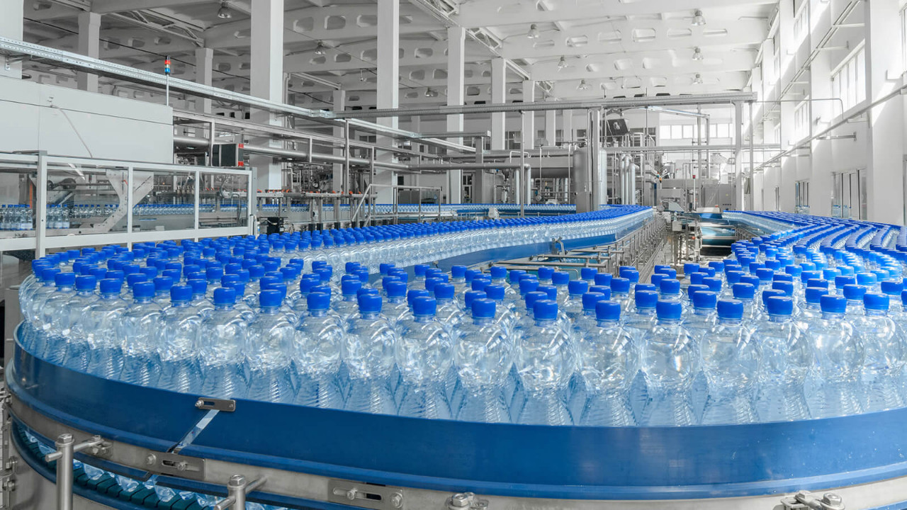 Dev su markalarının dolum tesislerine hile baskını