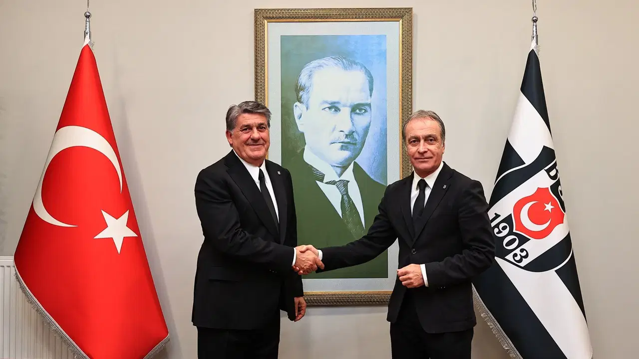 Beşiktaş'ta Önder Özen 16 futbolcunun kalemini krıdı