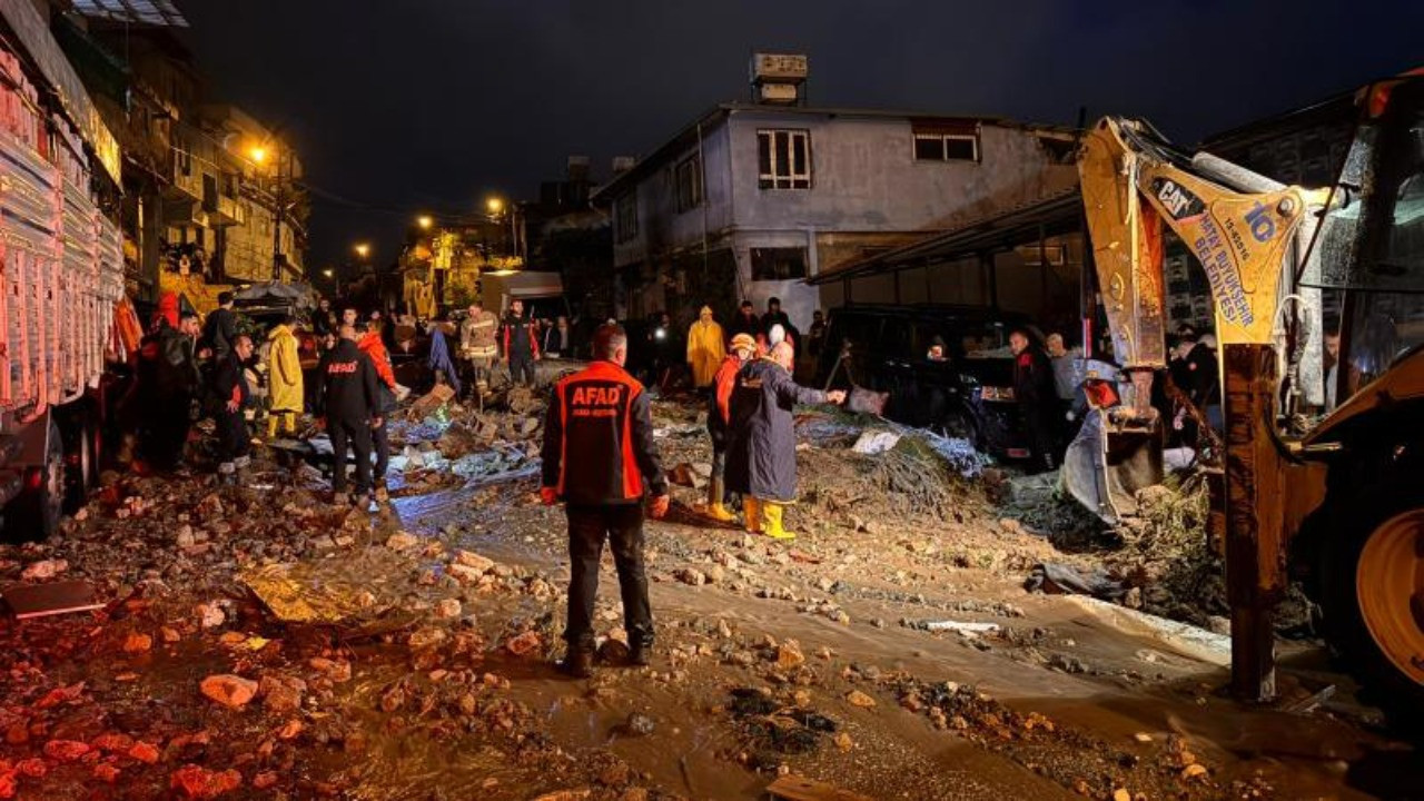 Hatay'da heyelan: 1 kişi hayatını kaybetti, 1 kişi göçük altında