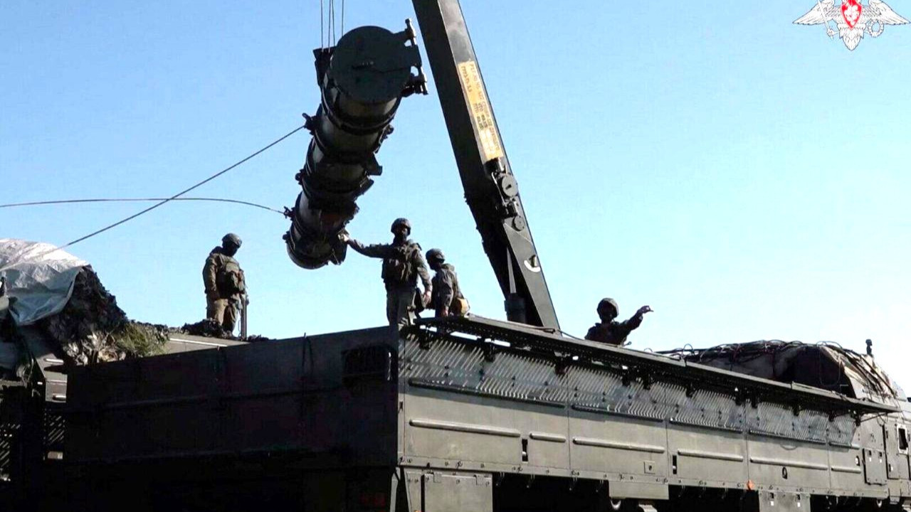 Rusya en büyük 'atomik' tatbikatı başlattı: 65 bin asker sahada nükleer başlıklar Belarus'ta