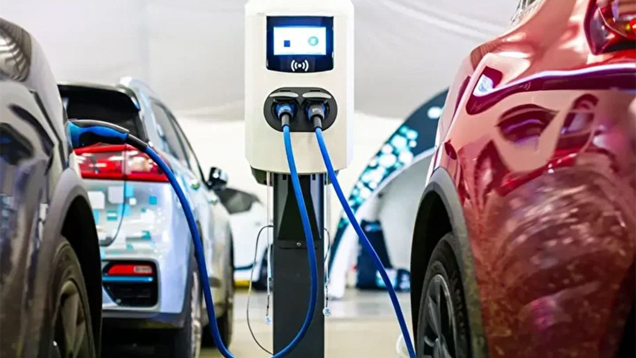 Yolların yeni sahibi onlar! Türkiye'deki elektrikli araç sayısı açıklandı