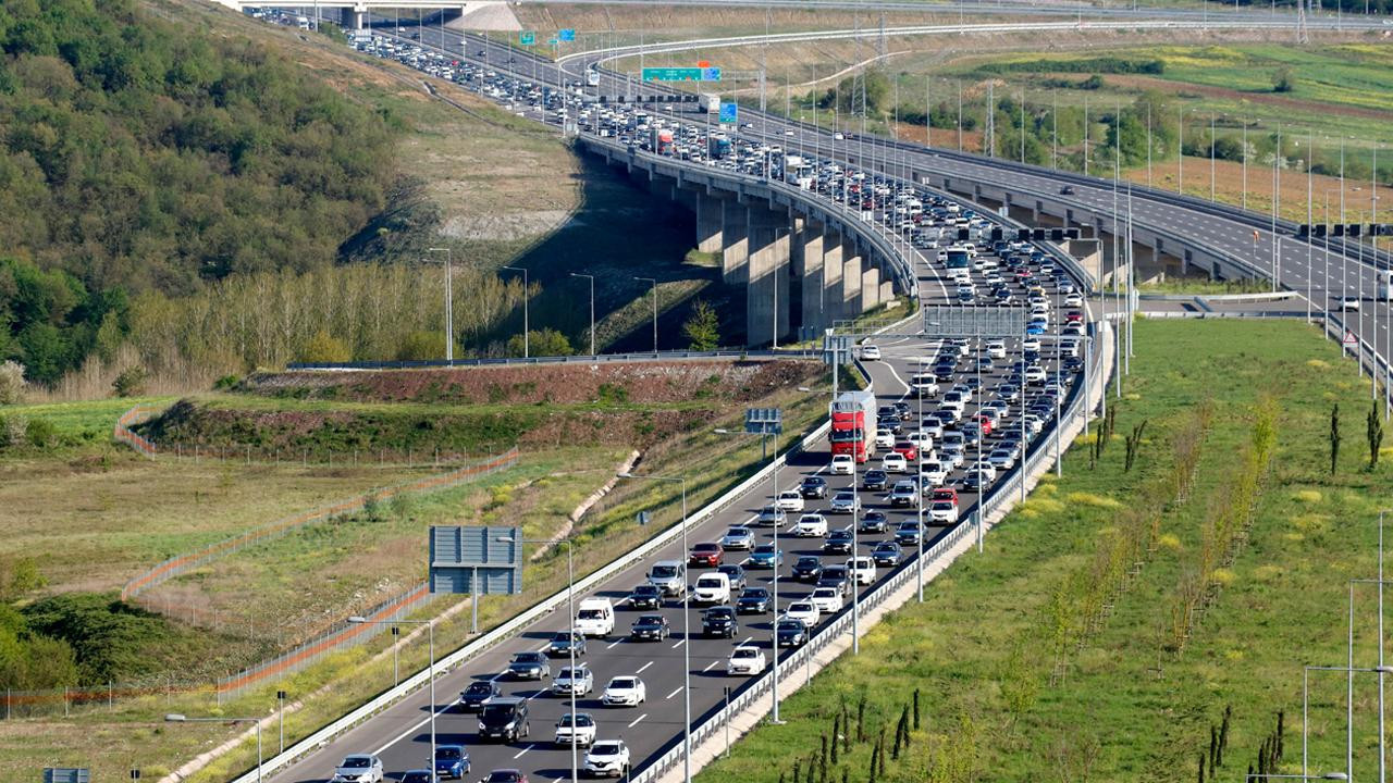 9 günlük tatil başladı! Yollarda trafik yoğunluğu zirve yaptı