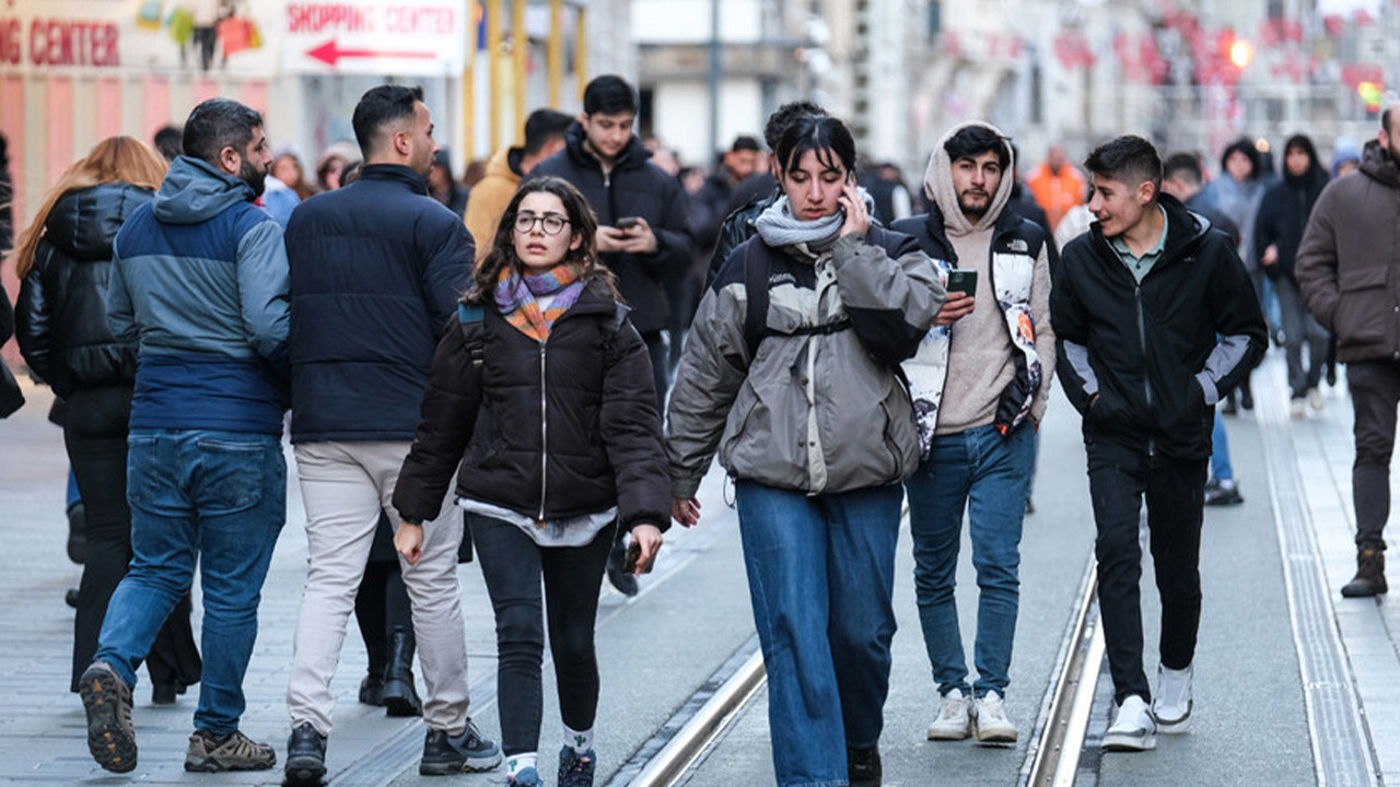 TEDMEM üniversitelerimizin durumunu resmetti! Üç gençten biri ‘ev genci’ kızlarda iki kat yüksek