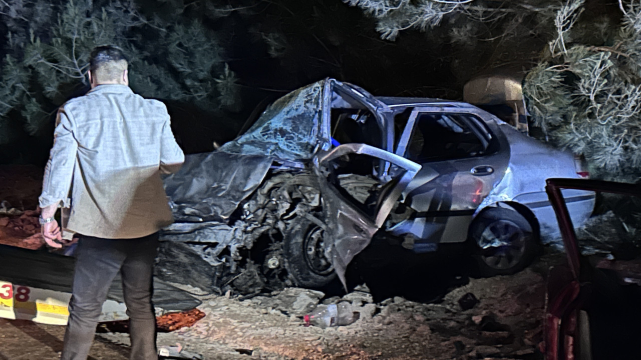 Adana'da trafik kazası: Anne ve baba can verdi, küçük çocuk yaralandı