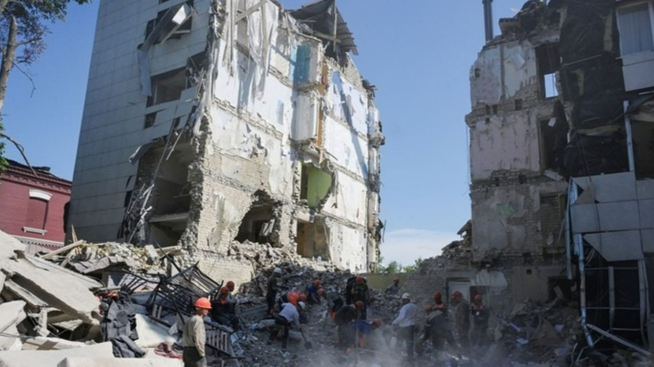 Ukrayna'nın Lugansk'ta öğrenci yurduna düzenlediği terör saldırısında ölü sayısı 21’e yükseldi
