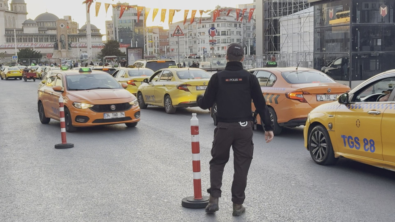 Taksim'de helikopter destekli asayiş uygulaması