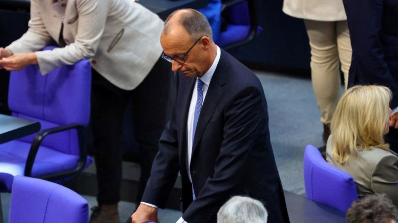 Alman Şansölyesi Merz'in koltuğu sallanıyor: Partisi CDU 'dünyanın en sevilmeyen lideri'nin halefini arıyor