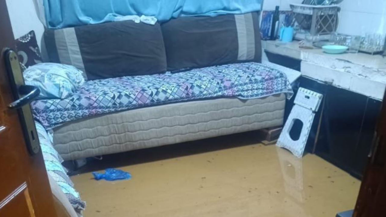 Bursa'da sağanak: Evleri su bastı
