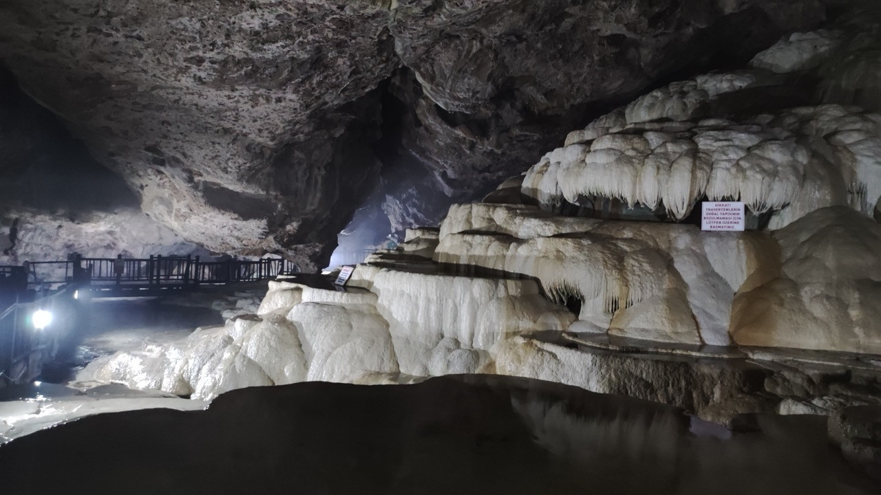 Mağarada gizlenmiş Pamukkale! Burası da Denizli'de yer alıyor