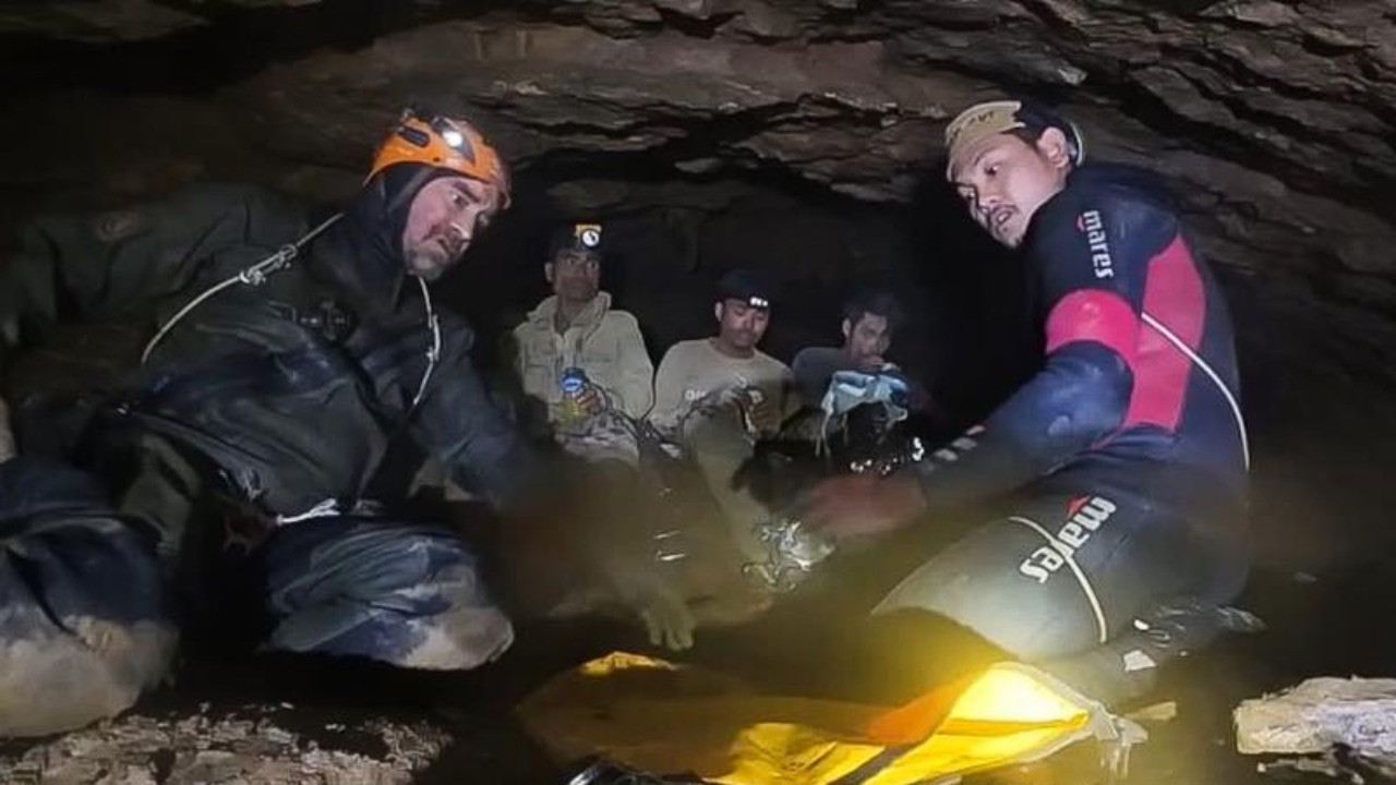 Mahsur kalan madenciler kendi imkanlarıyla kurtuldu