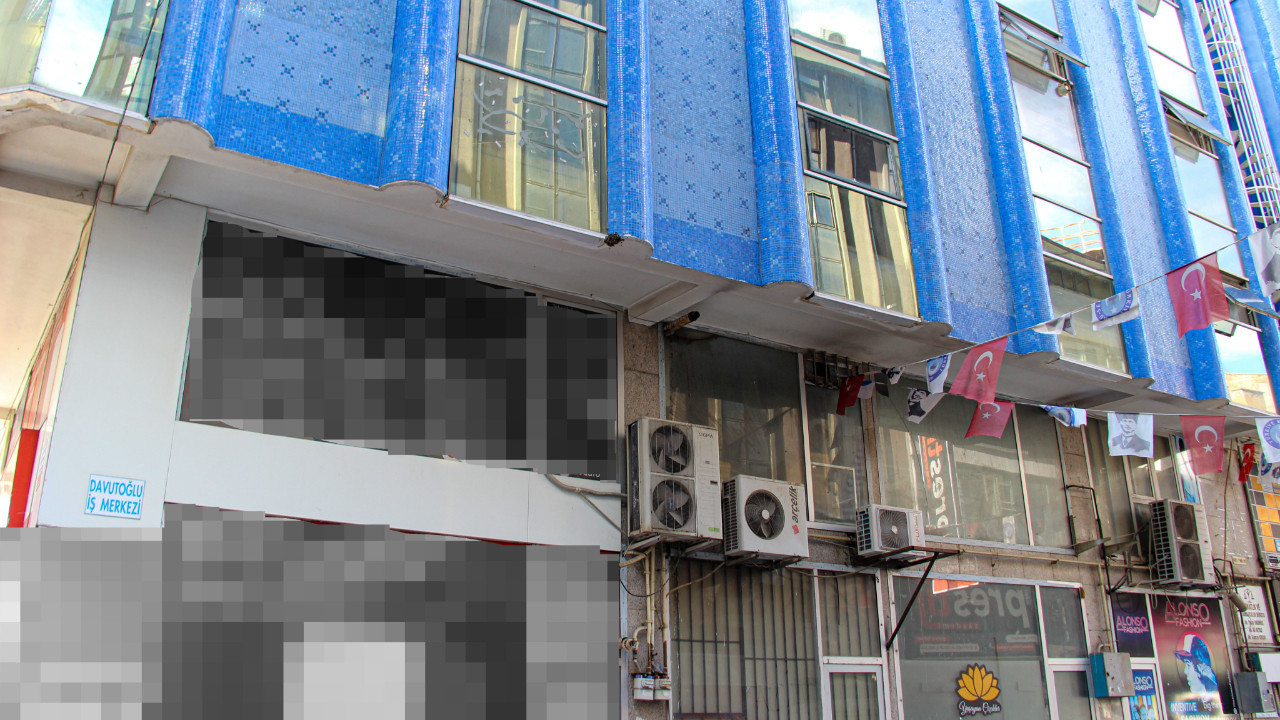 Sokakta arı paniği! Saniye saniye kameralara yansıdı
