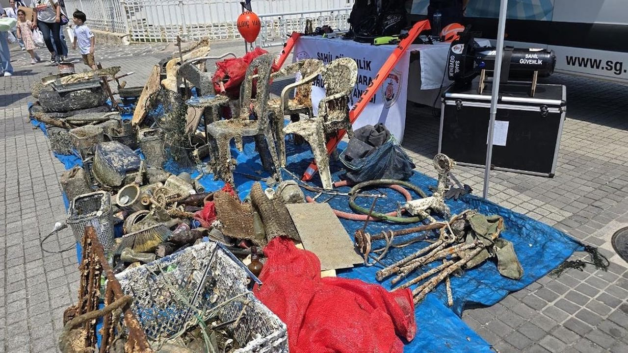 Mudanya’da denizden 2,5 ton atık çıkarıldı