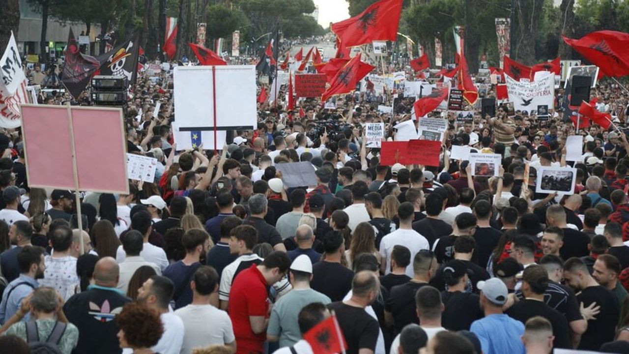 Arnavutluk’taki gösteriler 7’nci gününde sürüyor
