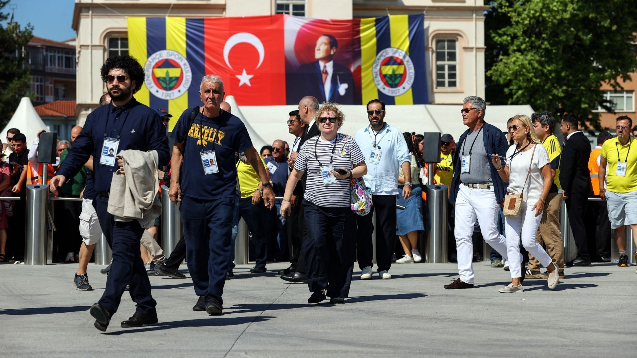 Fenerbahçe’de seçim başladı! Aziz Yıldırım ve Hakan Safi yar