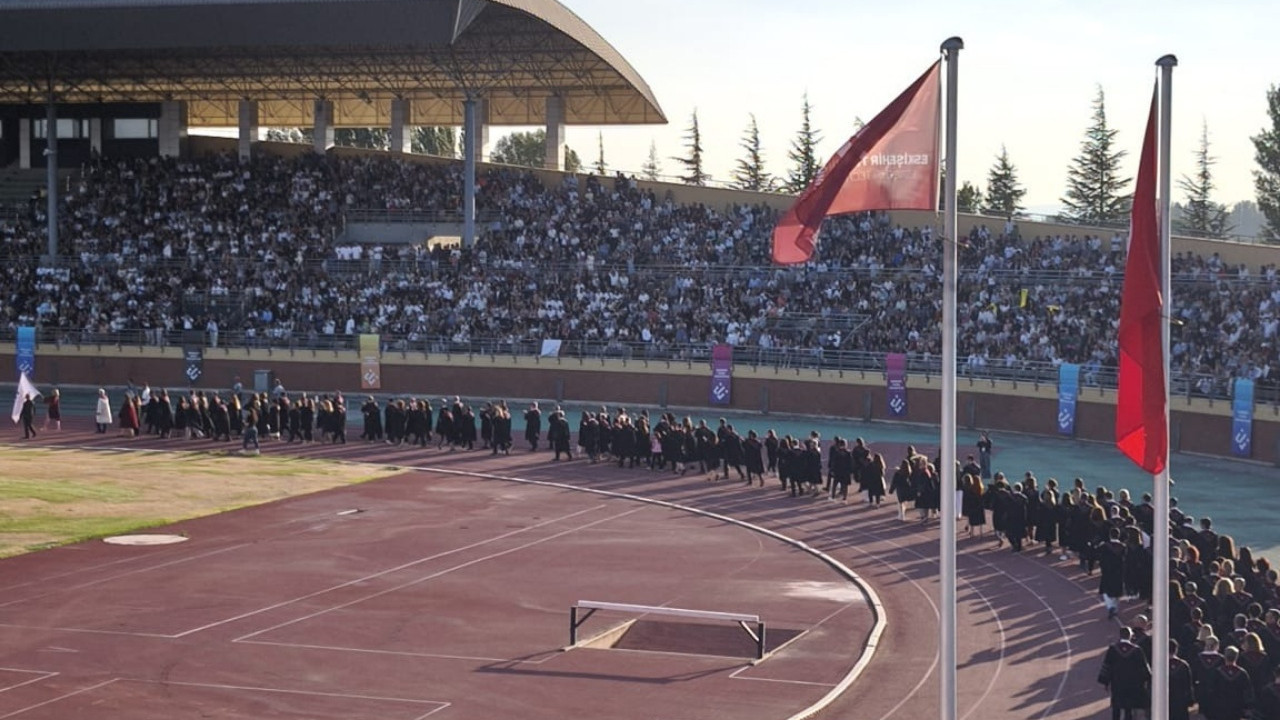 ESTÜ 2025-2026 akademik yılı mezunlarını uğurladı! Yaklaşık 