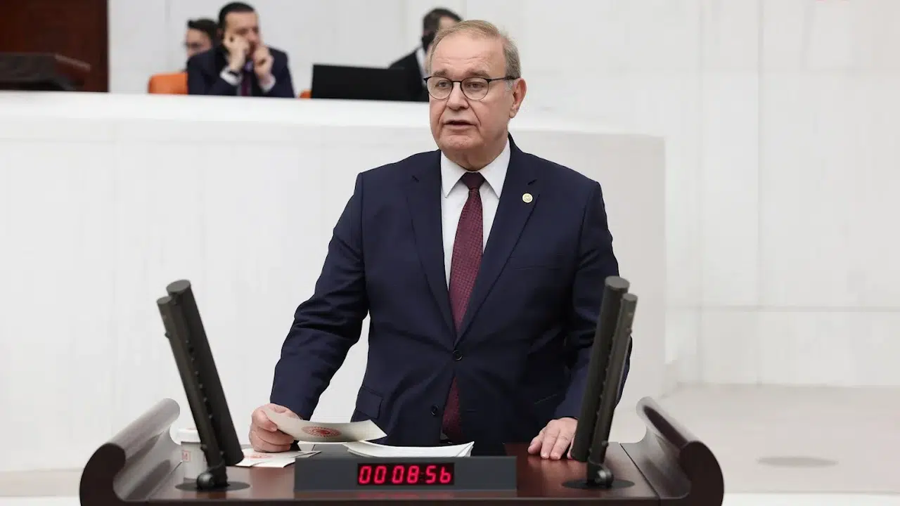 Paralel genel merkez kuruldu! Faik Öztrak, CHP'deki tezgahı 