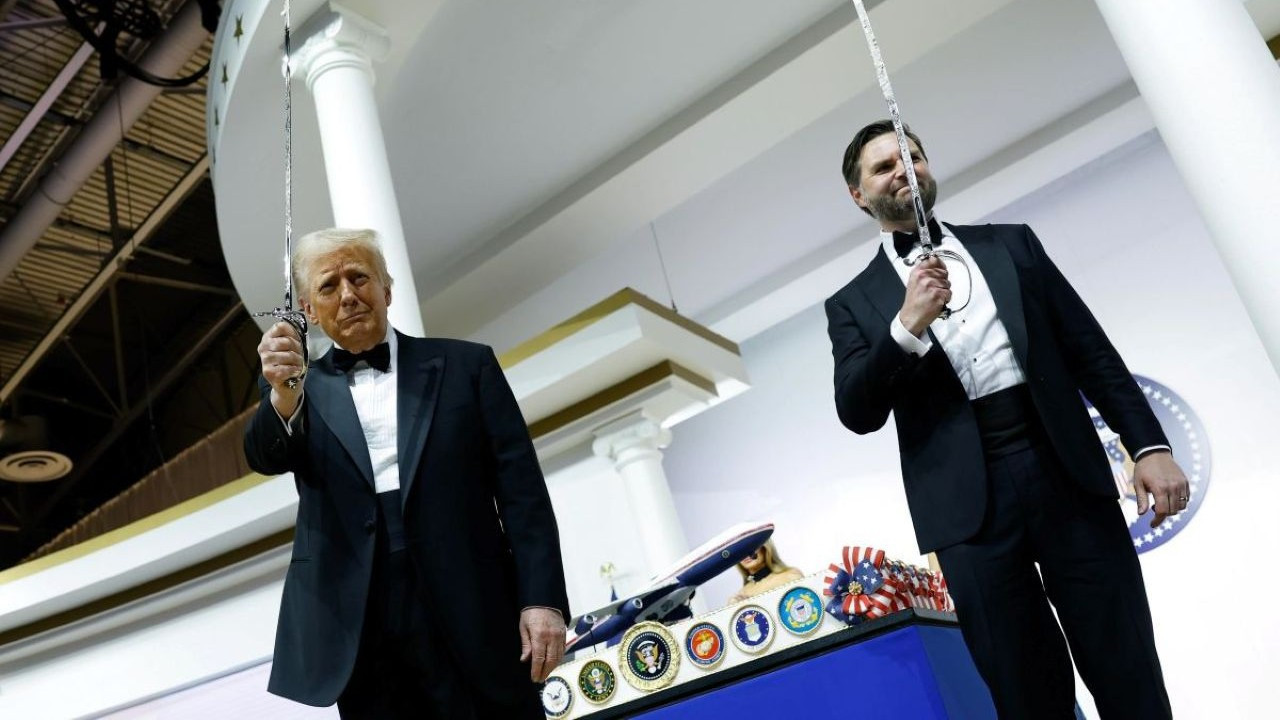 Trump'tan Netanyahu'ya 'gözdağı': 'İran'a karşı tek başına k