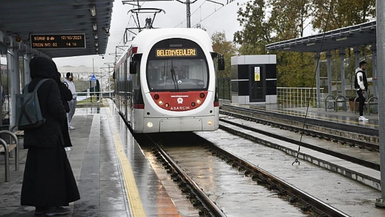 Samsun'da tramvayın çarptığı lise öğrencisi yaralandı