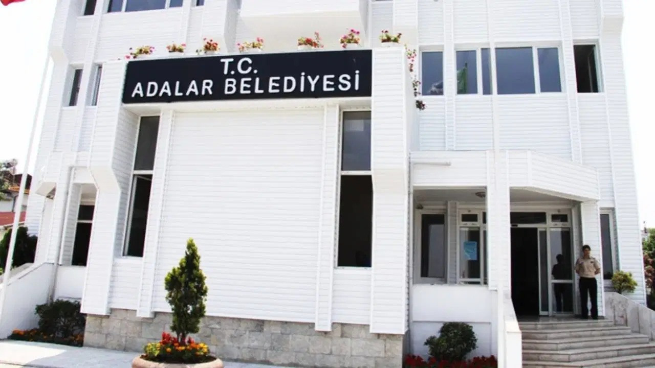 Adalar Belediyesi'ne operasyon! Belediye başkanı dahil 37 kişi gözaltında