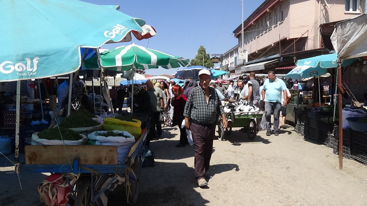 ANTAKYA ESNAFI YOLUNU GÖZLÜYOR: Kışın çamur, yazın toz çekiyoruz